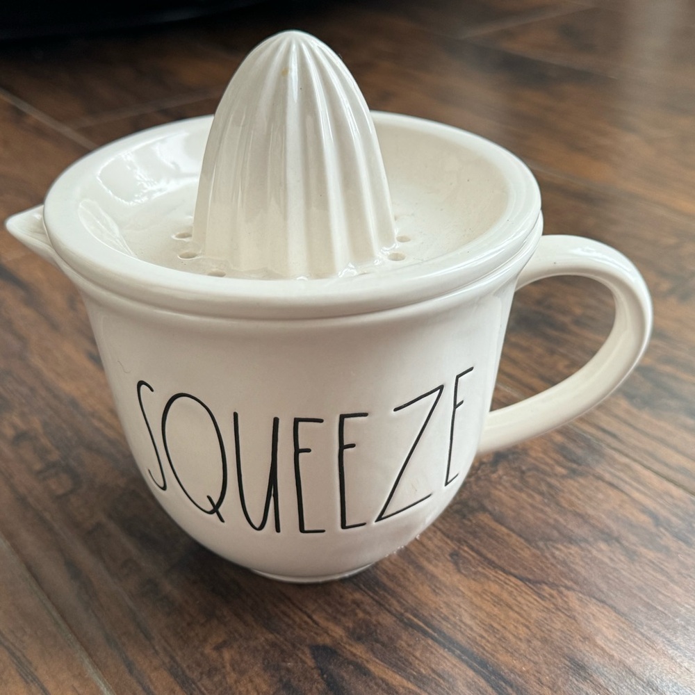 Rae Dunn Squeeze lemon juicer
